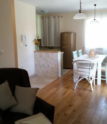 Rustic * ビオグラード・ナ・モル